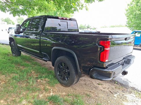 Used 2025 Chevrolet Silverado 2500 High Country w/ High Country Premium Package AWD/4WD image 4