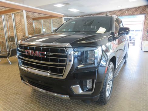 Used 2021 GMC Yukon XL SLT RWD image 2