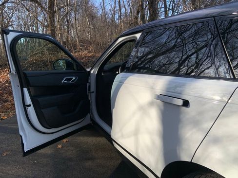 Certified 2026 Land Rover Range Rover Velar Dynamic SE AWD/4WD image 10