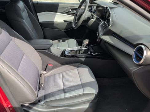 Used 2025 Chevrolet Trax LT FWD image 28