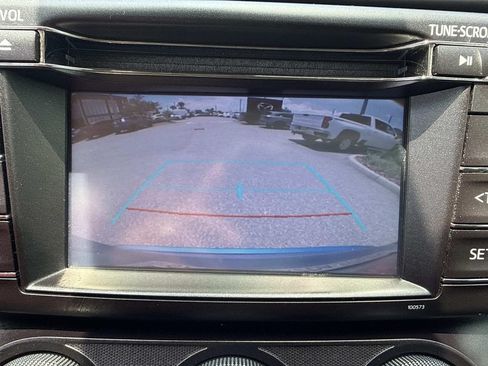 Used 2018 Toyota RAV4 LE FWD image 29