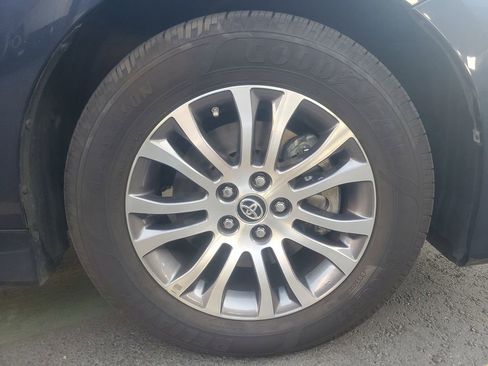 Used 2019 Toyota Sienna XLE image 6