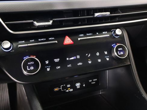 Certified 2025 Hyundai Sonata Limited FWD image 8