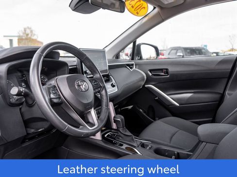 Used 2023 Toyota Corolla Cross LE AWD/4WD image 18
