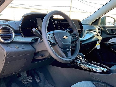 New 2026 Chevrolet Trax LT image 8