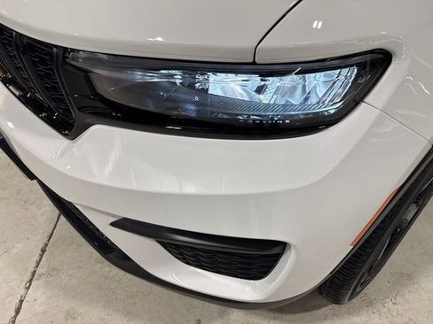 New 2025 Jeep Grand Cherokee Altitude image 14