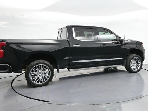 Used 2023 Chevrolet Silverado 1500 High Country w/ High Country Premium Package AWD/4WD image 8