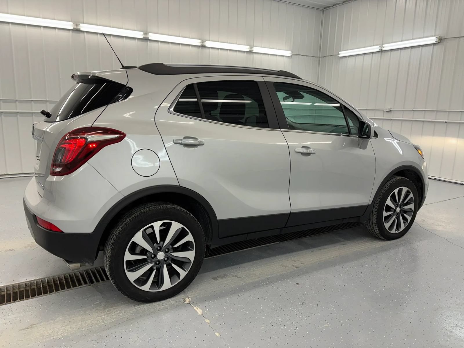 Used 2022 Buick Encore Preferred AWD/4WD image 3