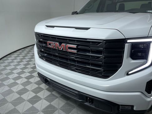 Used 2025 GMC Sierra 1500 Elevation image 31