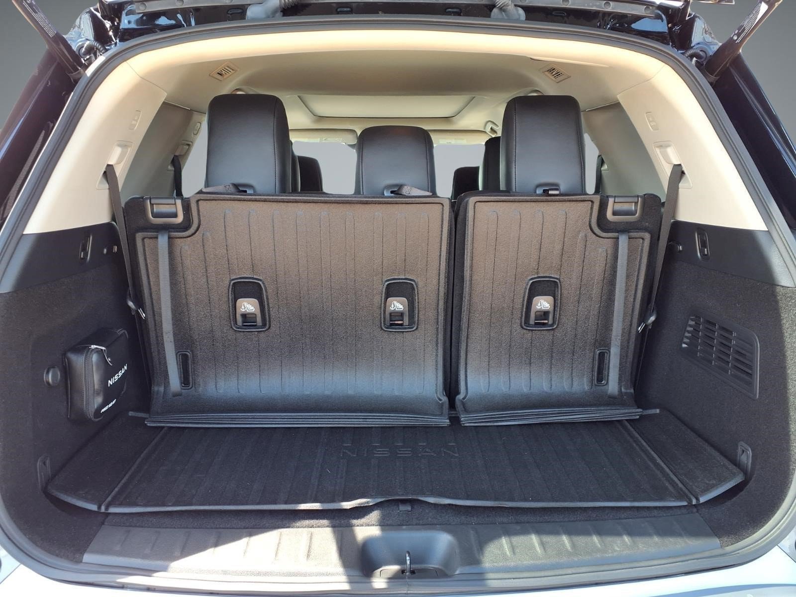 Used 2024 Nissan Pathfinder Platinum FWD image 13