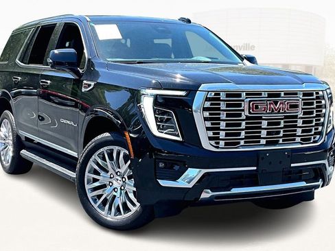 Used 2025 GMC Yukon Denali w/ LPO, Floor Liner Package AWD/4WD image 3