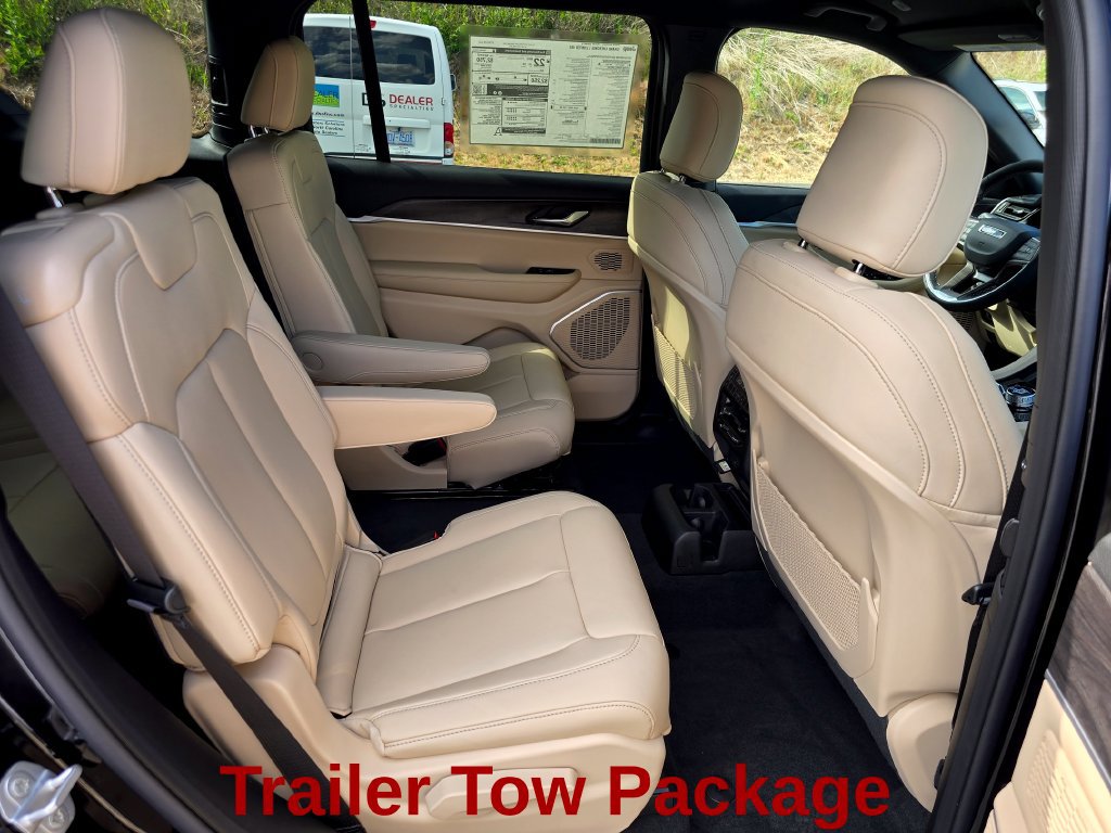 New 2026 Jeep Grand Cherokee L Limited w/ Trailer Tow Package AWD/4WD image 24