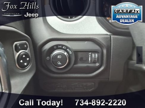 Used 2025 Jeep Gladiator Sport AWD/4WD image 16