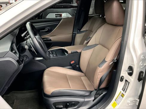 Used 2025 Lexus ES 300h w/ Premium Package image 7