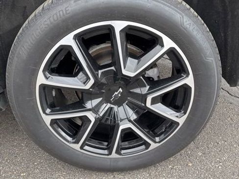 Used 2022 Chevrolet Suburban RST w/ Luxury Package image 10