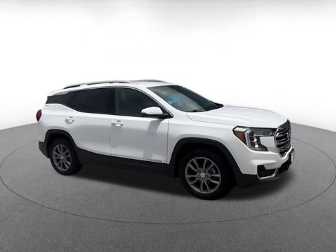 Used 2024 GMC Terrain SLT AWD/4WD image 2