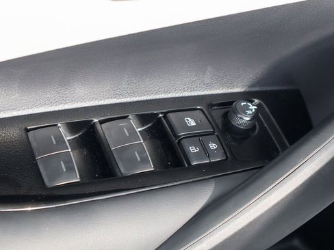 Used 2025 Toyota Corolla SE image 15