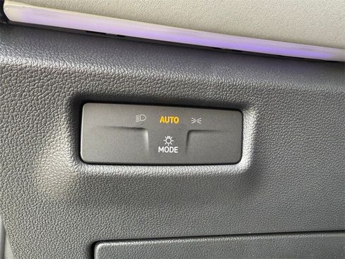 New 2026 Volkswagen Tiguan SE R-Line image 18