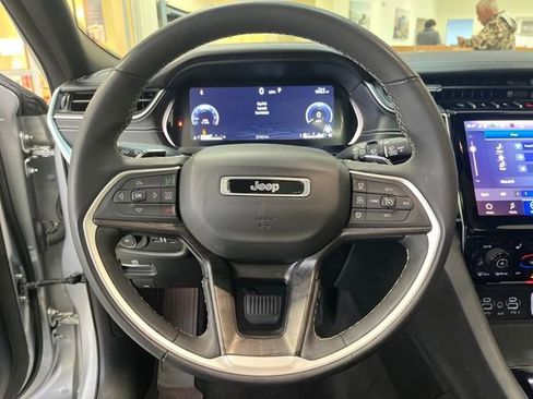 Used 2024 Jeep Grand Cherokee L Limited w/ Luxury Tech Group II image 15