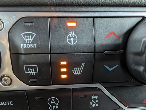 Used 2024 Jeep Wrangler Sahara w/ Safety Group image 29