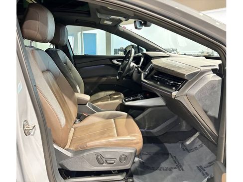 Used 2024 Audi Q4 e-tron Prestige image 19