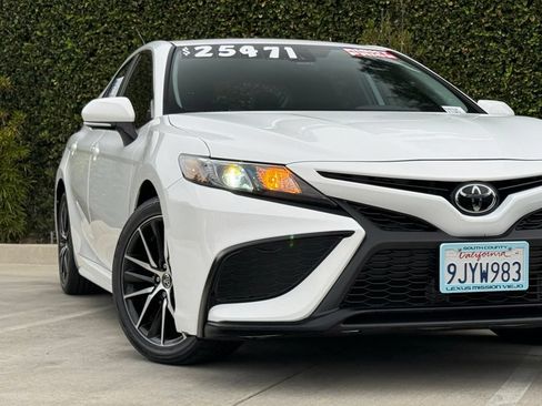 Used 2024 Toyota Camry SE FWD image 5