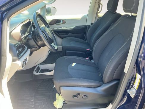 Used 2020 Chrysler Voyager LX w/ Cold Weather Group FWD image 9