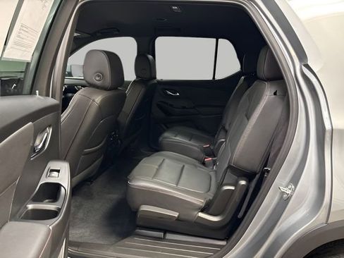 Used 2023 Chevrolet Traverse RS image 24