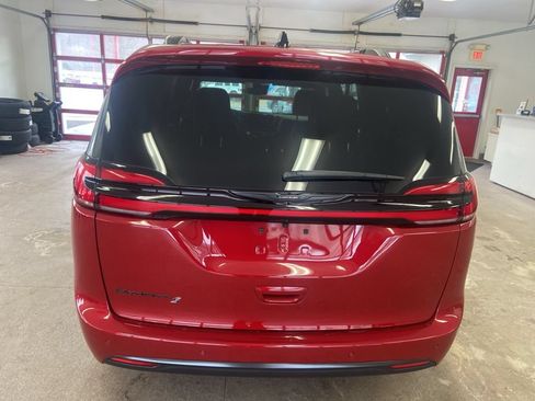 New 2026 Chrysler Pacifica Select w/ S Appearance Package FWD image 17