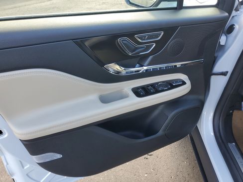 New 2026 Lincoln Corsair Reserve image 8