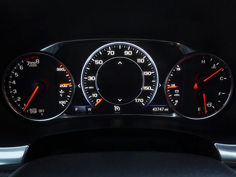 Used 2023 Chevrolet Traverse Premier w/ Redline Edition FWD image 12