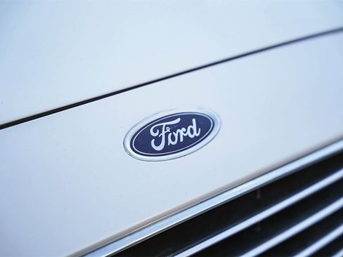 Used 2020 Ford Fusion SE image 5