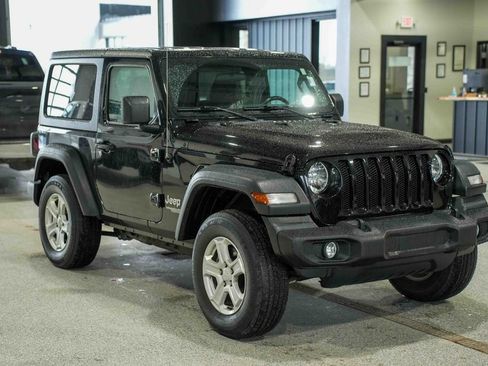 Used 2020 Jeep Wrangler Sport AWD/4WD image 3