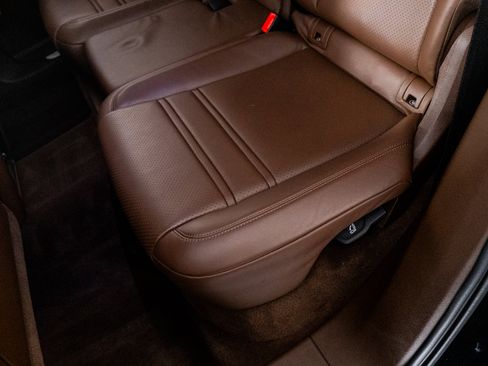 Used 2023 Porsche Cayenne Turbo image 29