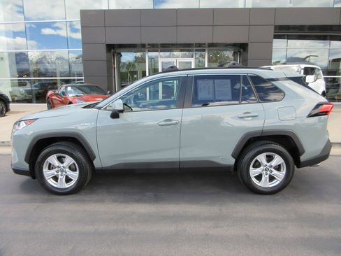 Used 2019 Toyota RAV4 XLE w/ Convenience Package AWD/4WD image 4