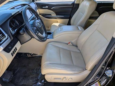Used 2014 Toyota Highlander Limited FWD image 17