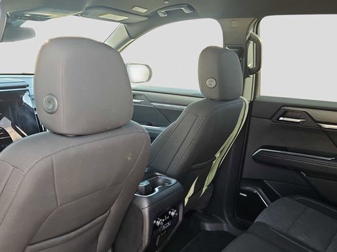 Used 2025 GMC Acadia Elevation image 16