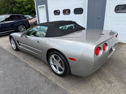 Used 2001 Chevrolet Corvette Convertible w/ Preferred Equipment Group2 RWD image 9