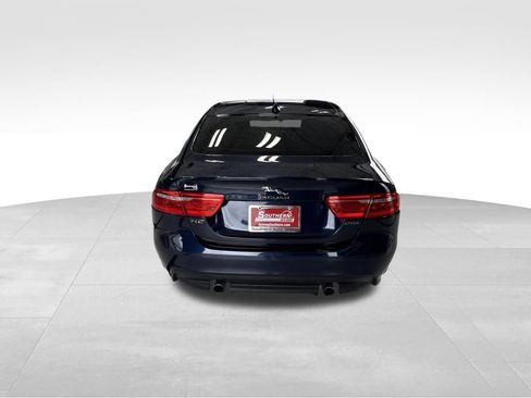 Used 2017 Jaguar XE RWD image 4