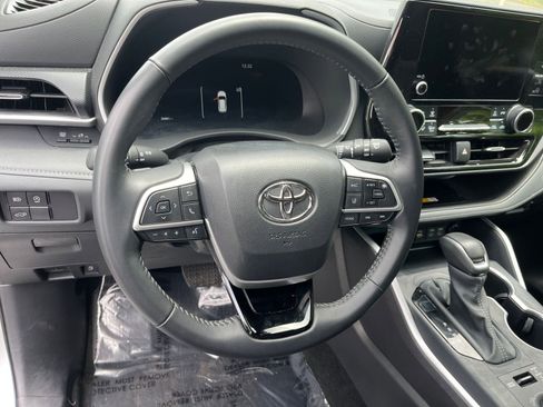 Used 2025 Toyota Highlander XSE AWD/4WD image 28