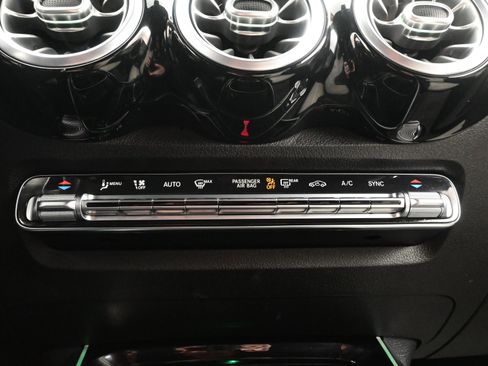 Used 2021 Mercedes-Benz GLB 35 AMG 4MATIC image 21