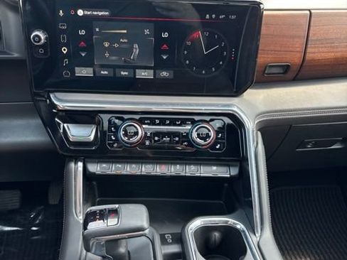 Used 2023 GMC Sierra 1500 Denali Ultimate AWD/4WD image 8