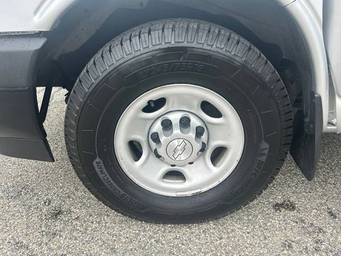 Used 2017 Chevrolet Express 2500 RWD image 36