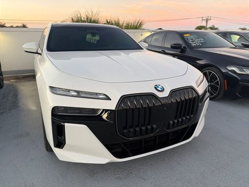 Certified 2024 BMW 760i xDrive w/ Executive Package AWD/4WD image 16