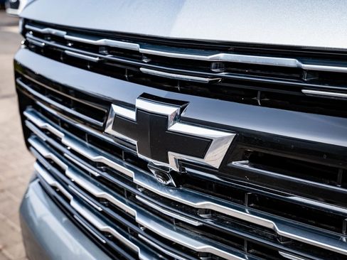 Used 2025 Chevrolet Tahoe High Country image 3