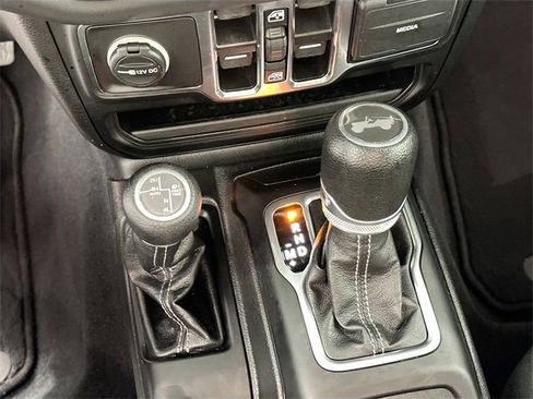 Used 2024 Jeep Wrangler Unlimited Sahara image 14