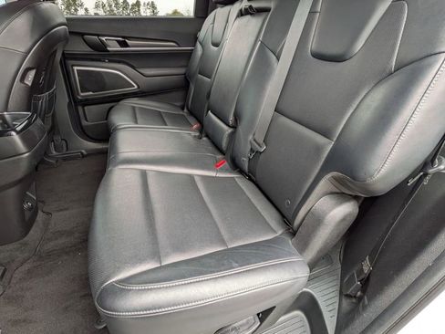 Used 2023 Kia Telluride LX image 30
