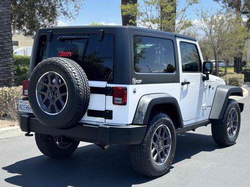 Used 2018 Jeep Wrangler Rubicon w/ Power Convenience Group AWD/4WD image 2
