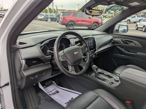 Certified 2023 Chevrolet Traverse LT w/ Rear Camera Mirror Package image 13