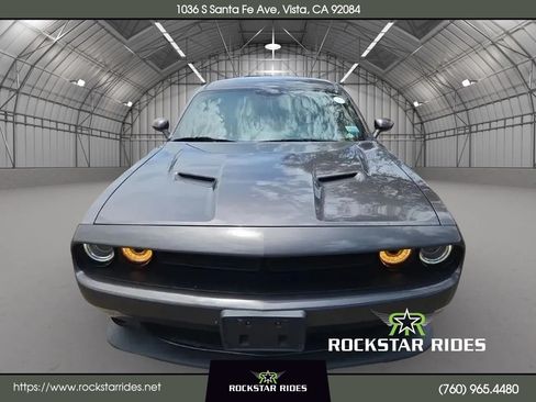 Used 2017 Dodge Challenger SXT RWD image 1